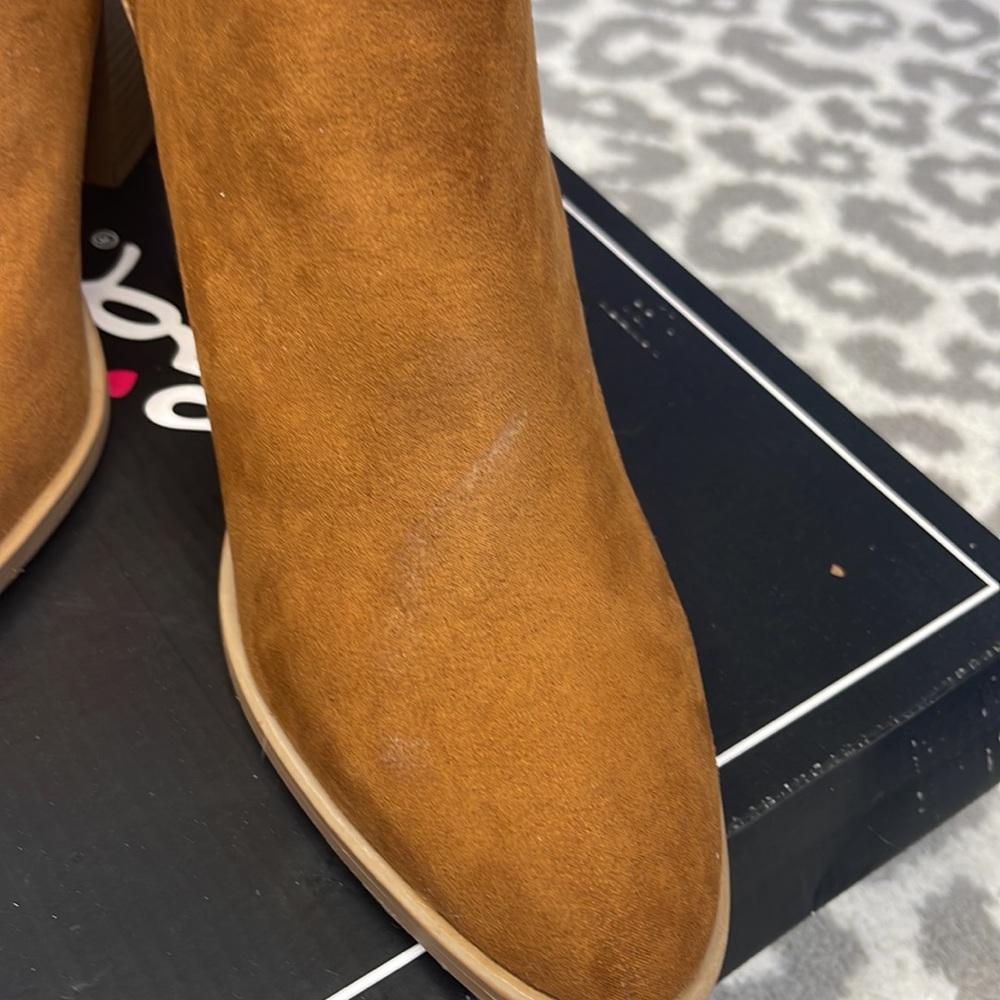 ๐Womens Snatch Chestnut Booties๐ - Picture 5 of 8